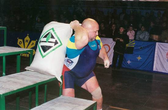 Виктор Налейкин - самый титулованный участник турнира, ЗМС по пауэрлифтингу, двукратный чемпион Мира и восьмикратный чемпион Европы